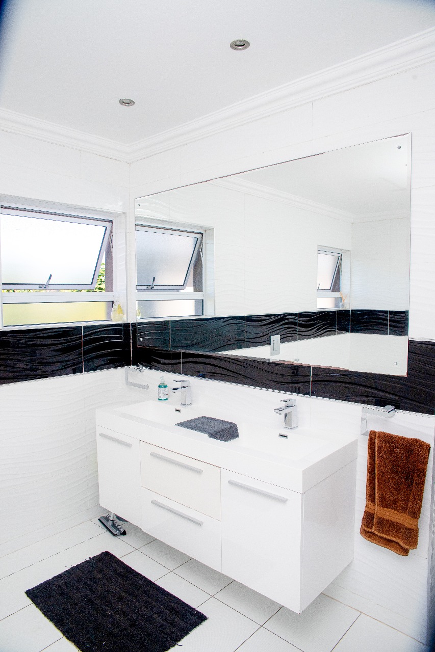 5 Bedroom Property for Sale in Beacon Bay Eastern Cape